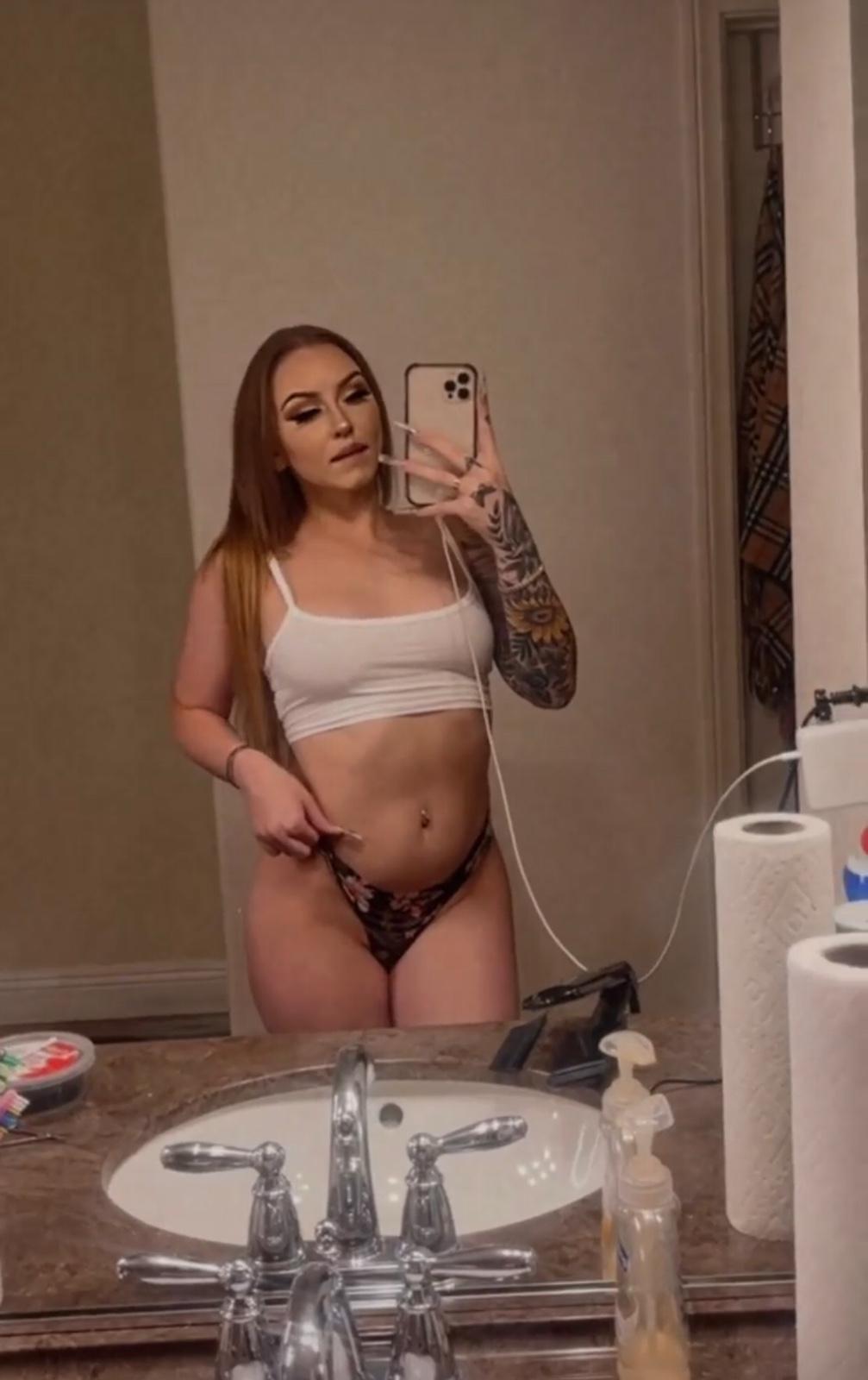 Escort available for hook up Escort available for hook up