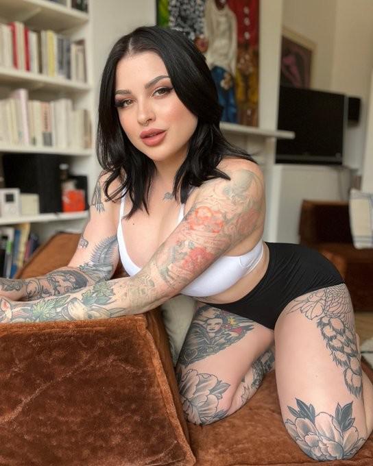I am a professional hooker and i am independent available for hookup I am a professional hooker and i am independent available for hookup