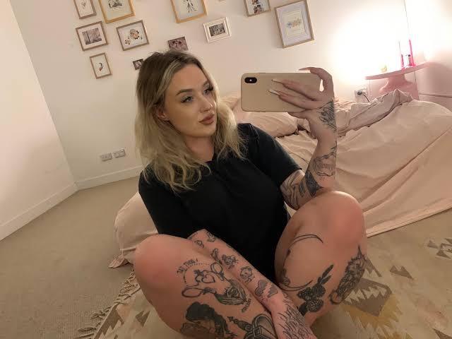 Available for Hook-Up ๐๐๐๐ Available for Hook-Up ๐๐๐๐