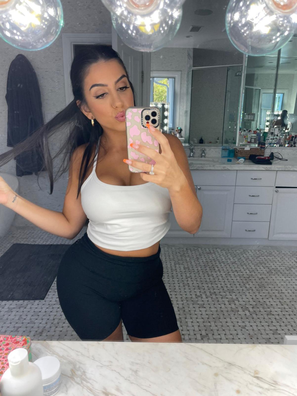 All holes are available now for hook up and long fun with full satisfaction All holes are available now for hook up and long fun with full satisfaction