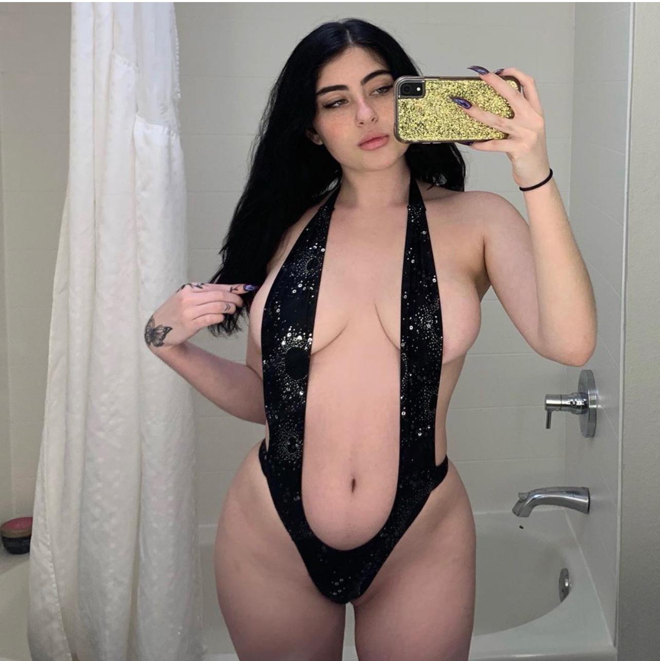 Hot🤤and ready to be fucked😋🍆💦 Hot🤤and ready to be fucked😋🍆💦