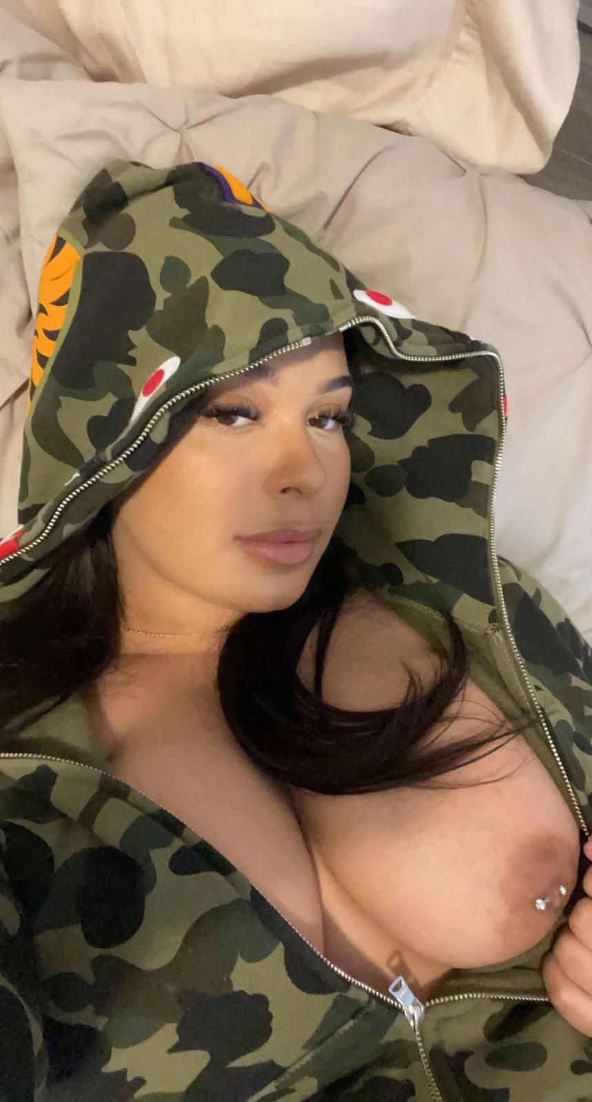 I’m available at your service,don’t hesitate to hmu on Snapchat@👻 big_bhangz I’m available at your service,don’t hesitate to hmu on Snapchat@👻 big_bhangz