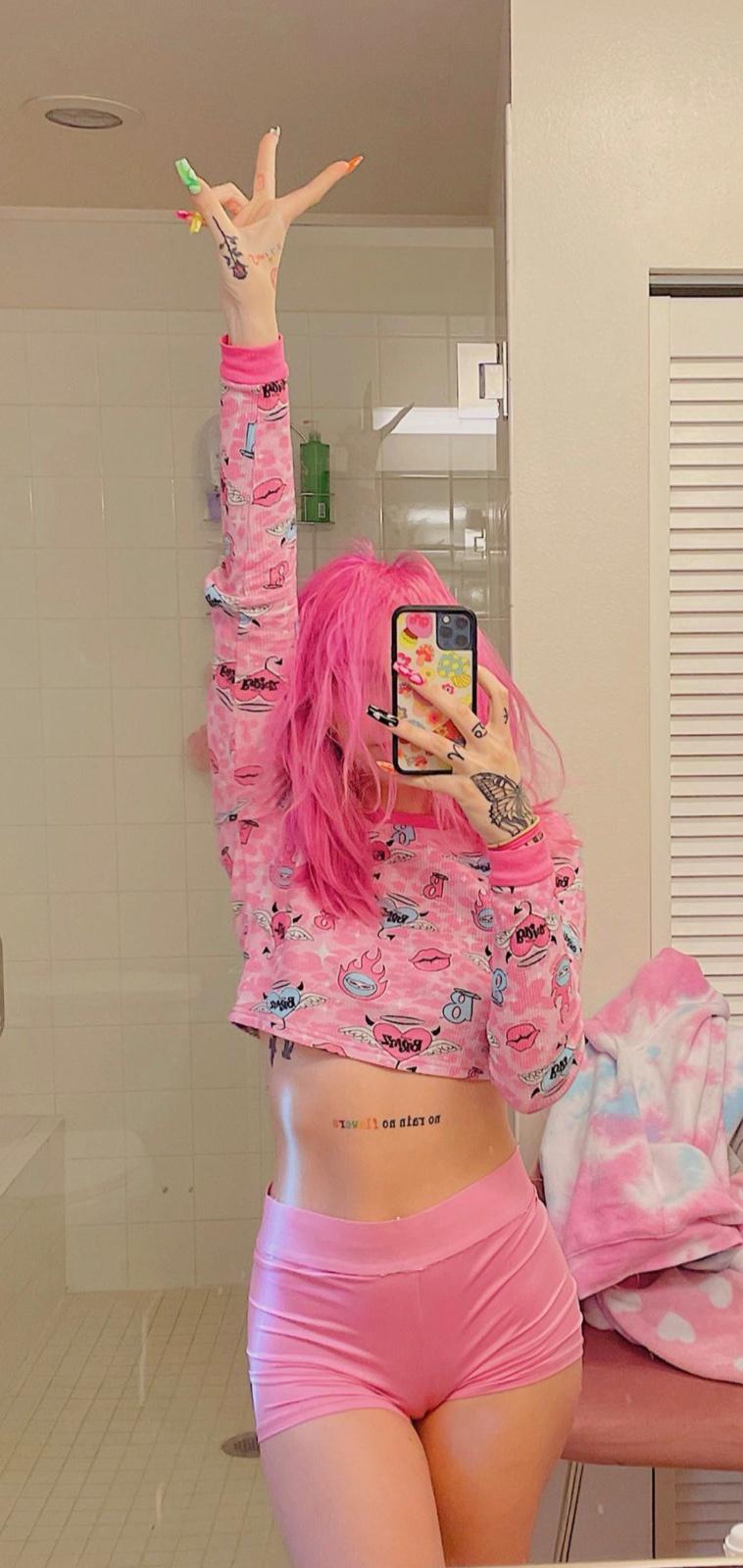 I’m a professional hooker and I’m independent available for out call and in call I’m a professional hooker and I’m independent available for out call and in call