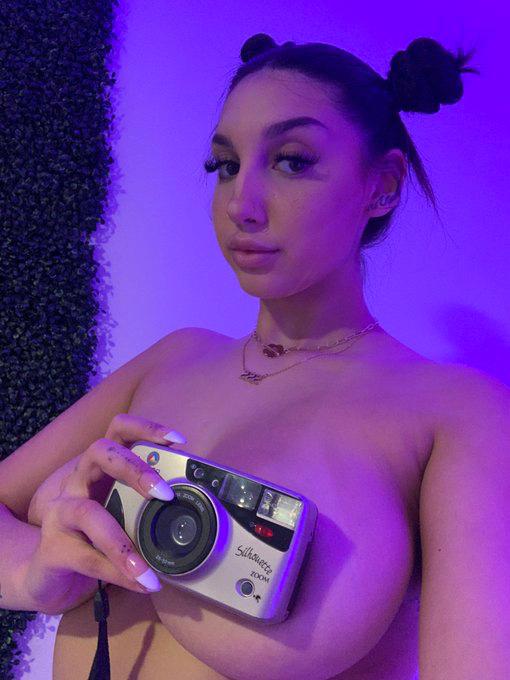 DOWN TO LINK AND CHILL⁉️ HMU ON SNAPCHAT @ iamlisa042 💯 DOWN TO LINK AND CHILL⁉️ HMU ON SNAPCHAT @ iamlisa042 💯