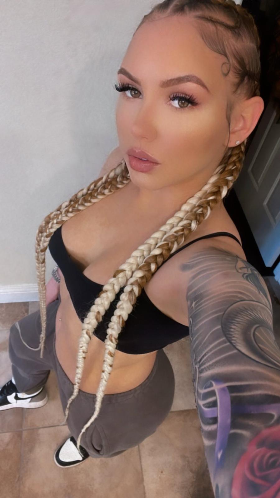 Escort available for hook up Escort available for hook up