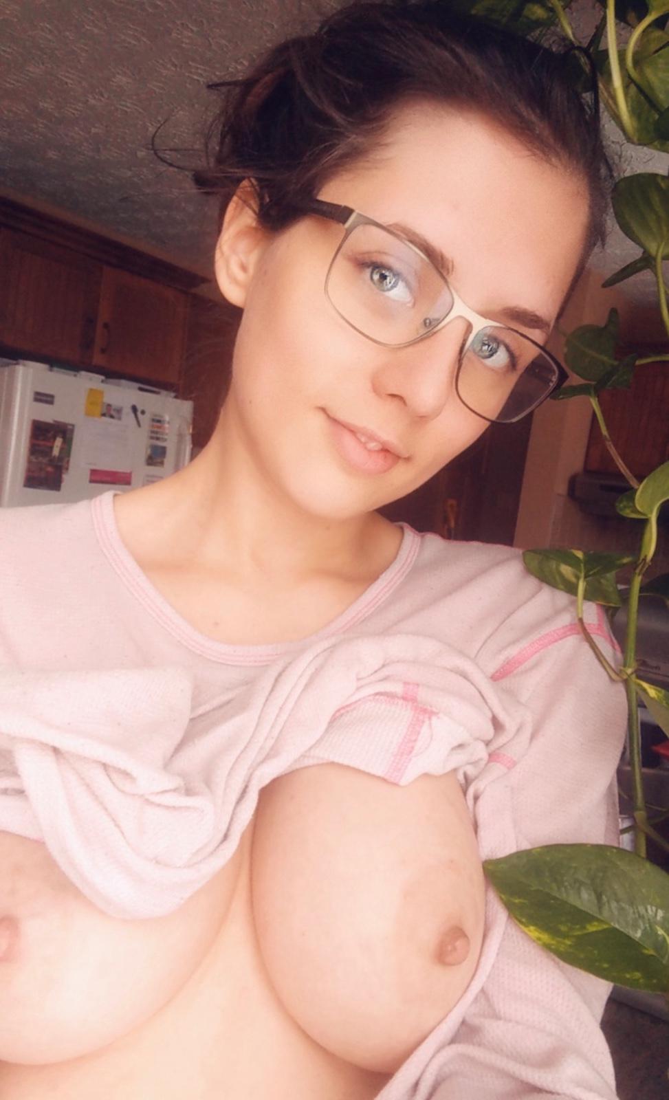 I'M AVAILABLE FOR BOTH INCALL AND OUTCALL SERVICE I'M AVAILABLE FOR BOTH INCALL AND OUTCALL SERVICE