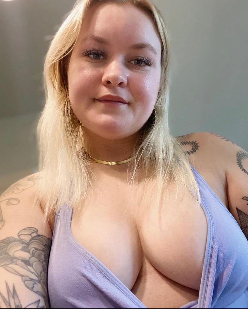 I’m available for hookup service both incall and Outcall I’m available for hookup service both incall and Outcall