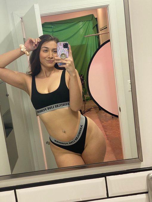 HMU if you’re down to fuck ... Ask for my rates HMU if you’re down to fuck ... Ask for my rates