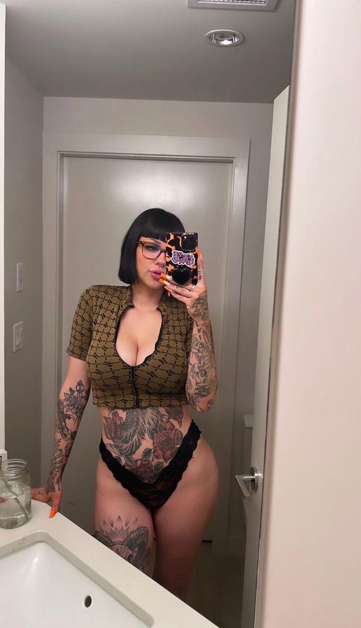 DOWN FOR HOOKUP. Snap: pretty.artwork DOWN FOR HOOKUP. Snap: pretty.artwork