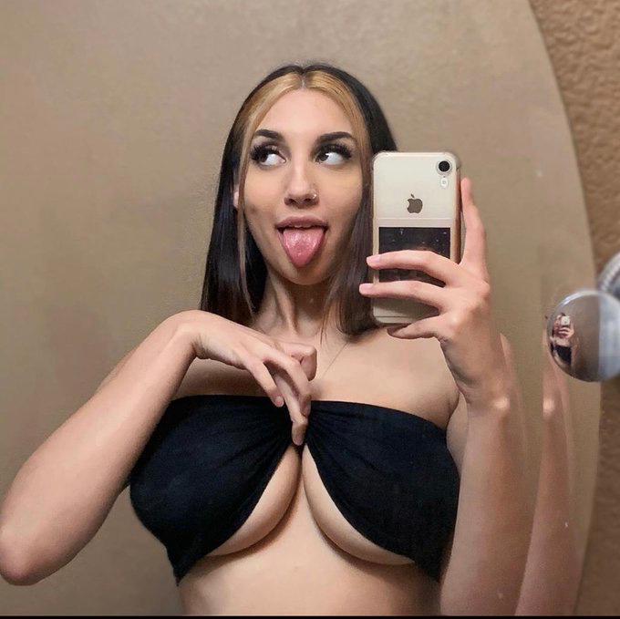 AVAILABLE FOR HOOKUP ππ¦π
 AVAILABLE FOR HOOKUP ππ¦π