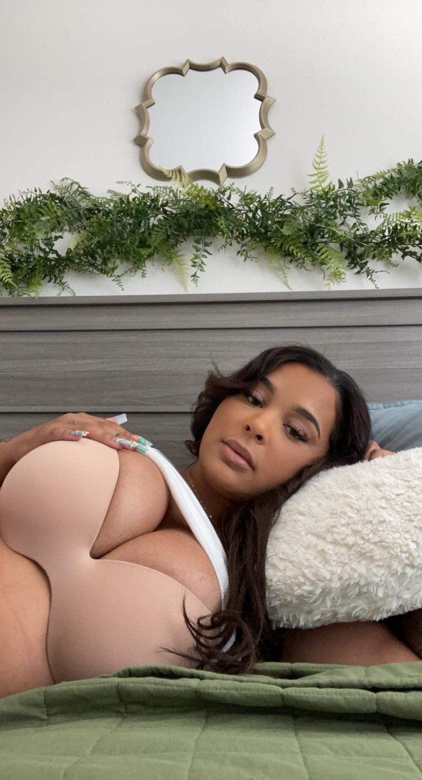 I’m available don’t hesitate to hit me up on Snapchat 👻@ big_bhangz I’m available don’t hesitate to hit me up on Snapchat 👻@ big_bhangz