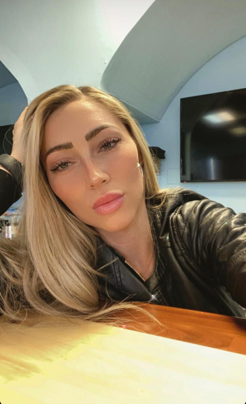 Dinner 🍽 night out, bills on me...🙂am not a prostitute Dinner 🍽 night out, bills on me...🙂am not a prostitute