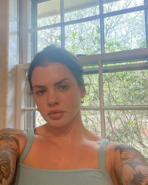 I’m available for hook up and massage I’m available for hook up and massage