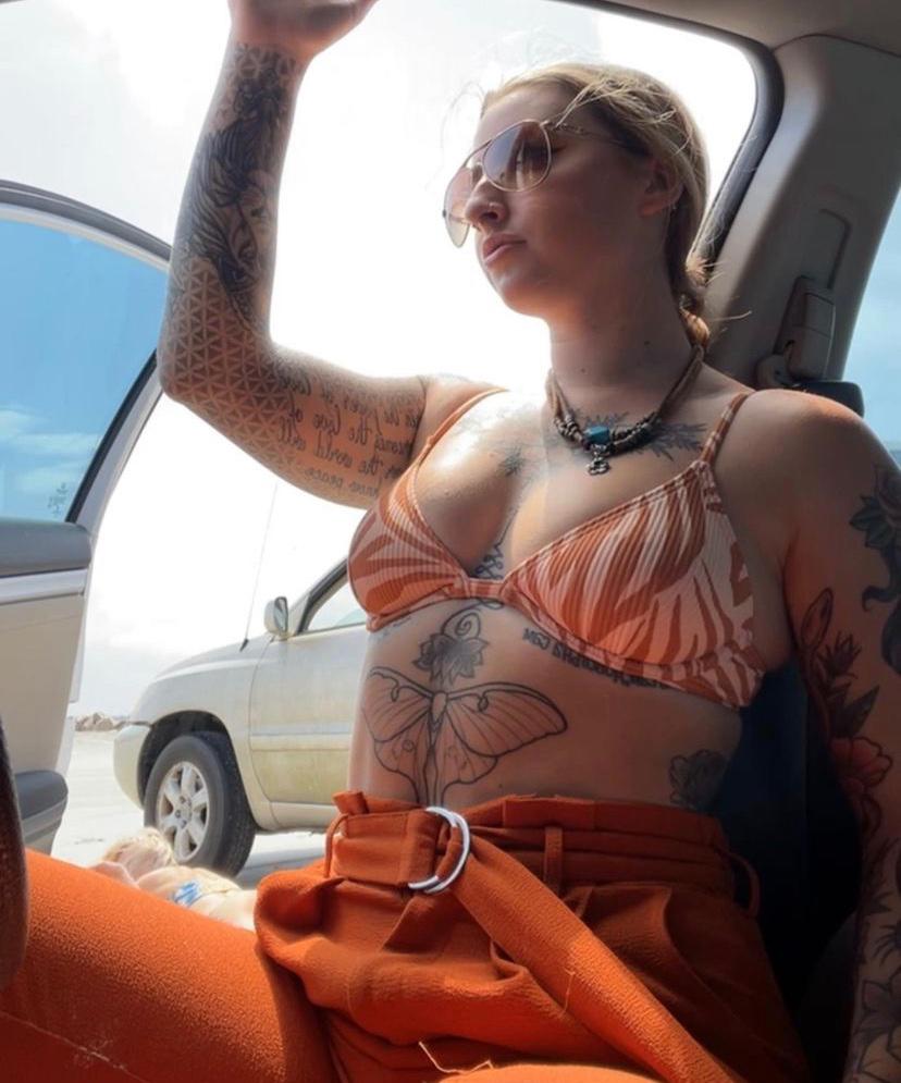 HOOK UP AVAILABLE HOOK UP AVAILABLE