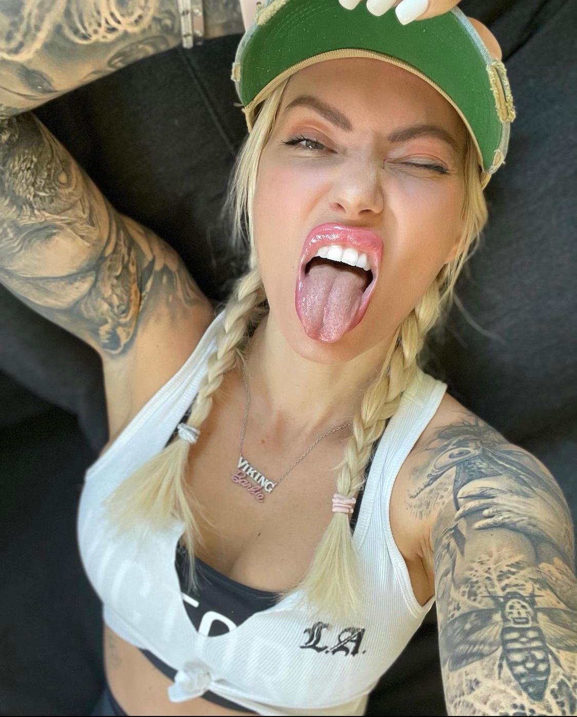 HOOK UP & SEX HOOK UP & SEX