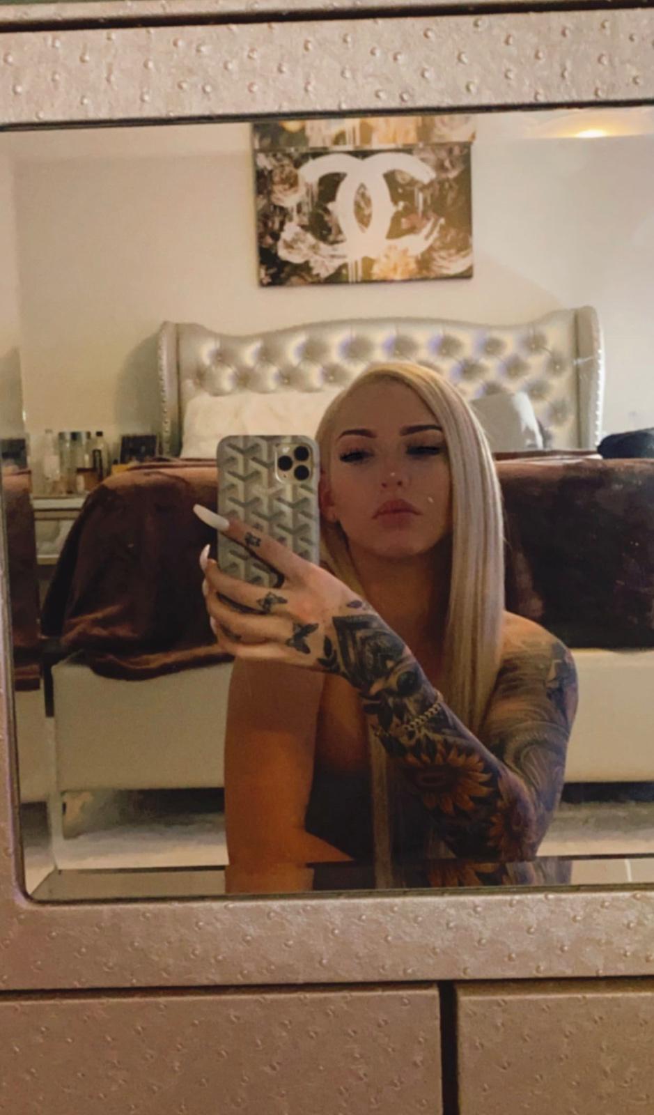 Escort available for hook up Escort available for hook up