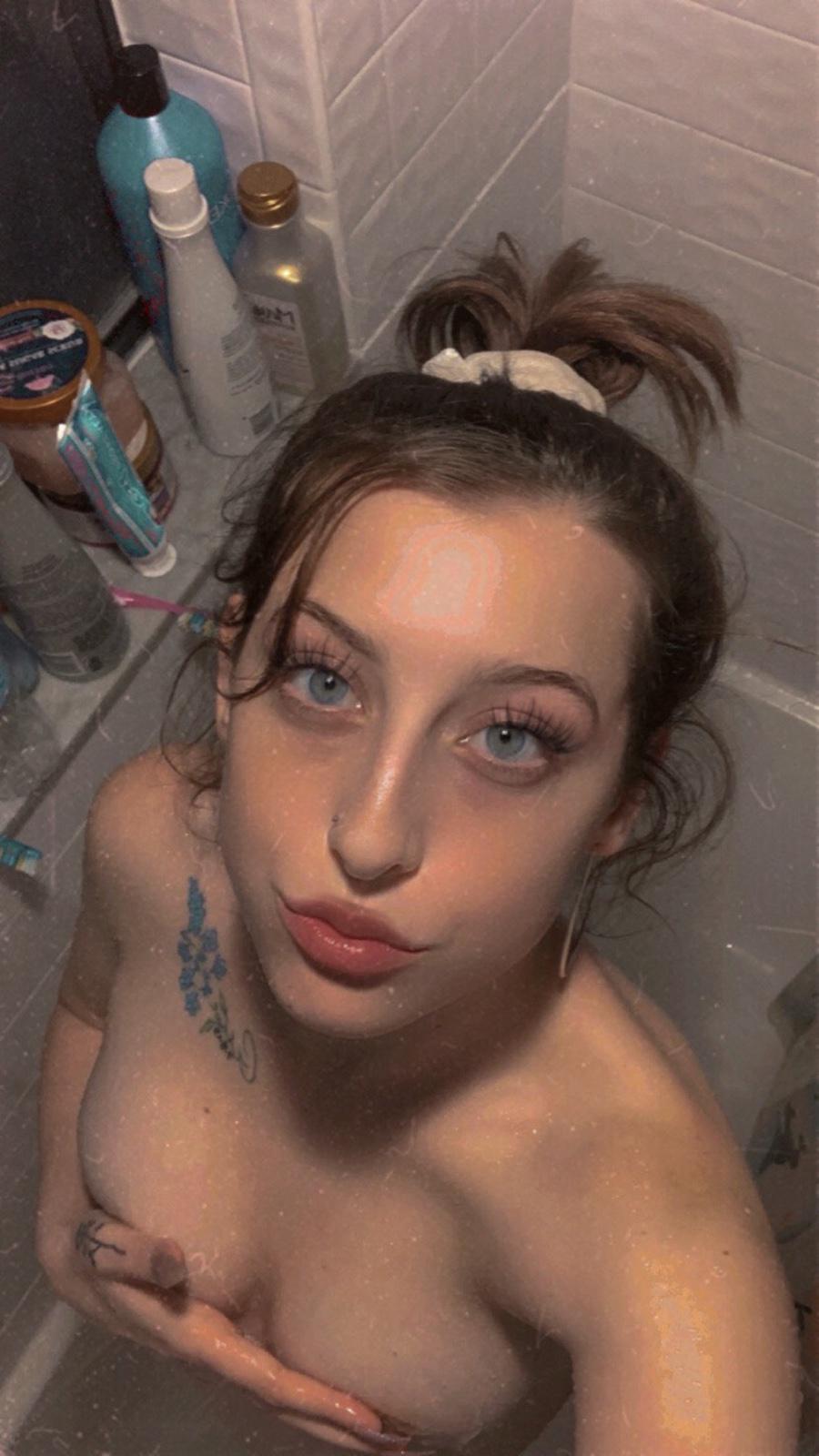 I’m always available for Hookup and Massage Sc: ( Kia_shann22) HMU on my cell I’m always available for Hookup and Massage Sc: ( Kia_shann22) HMU on my cell