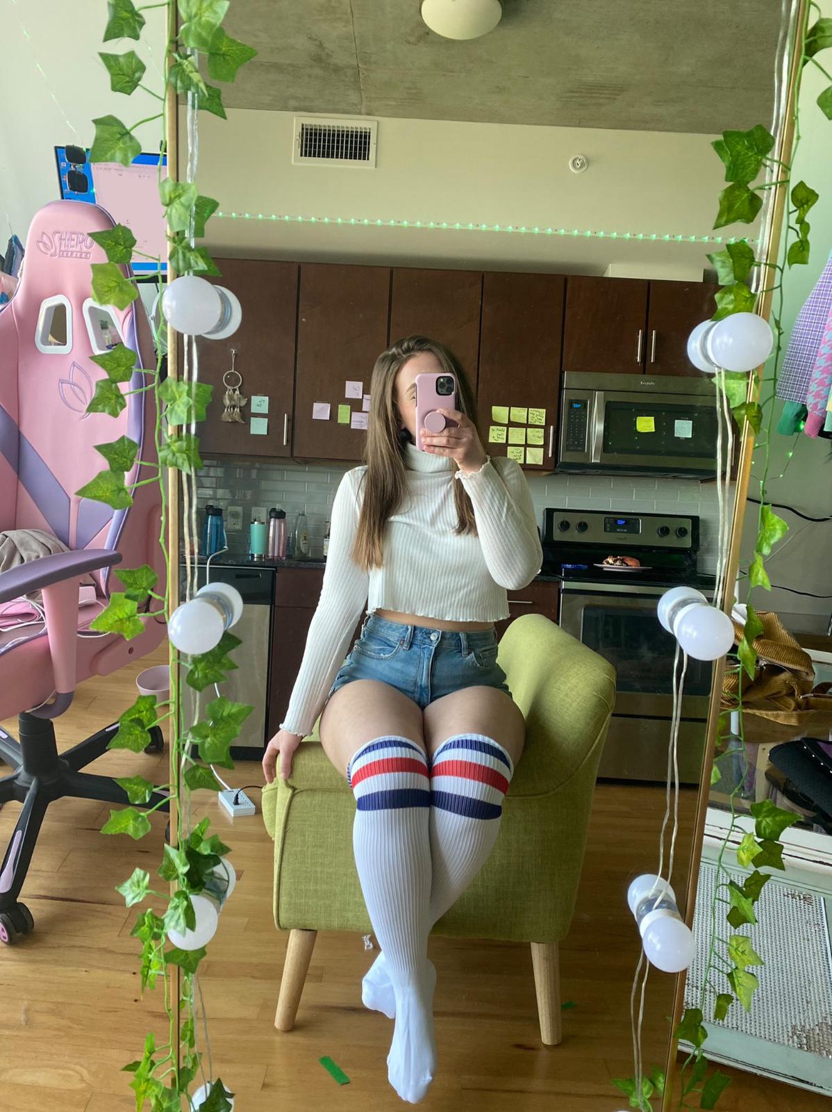 HOT CHICK🥰 HOT CHICK🥰