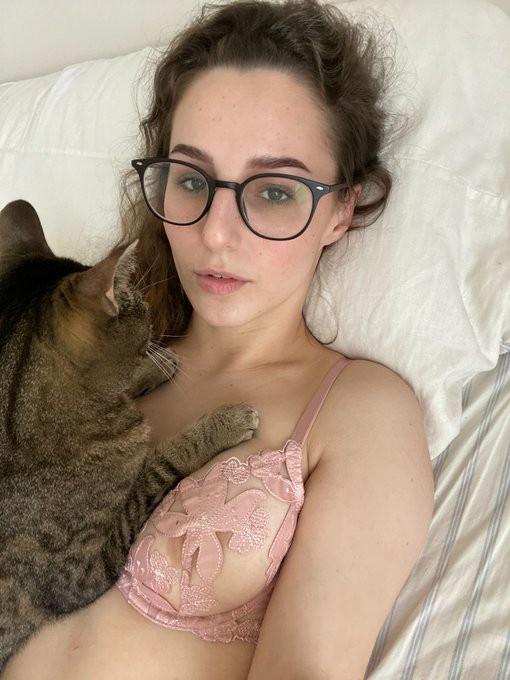 Iβm parkcox ππ I'm down for hookups just a text away. Iβm parkcox ππ I'm down for hookups just a text away.