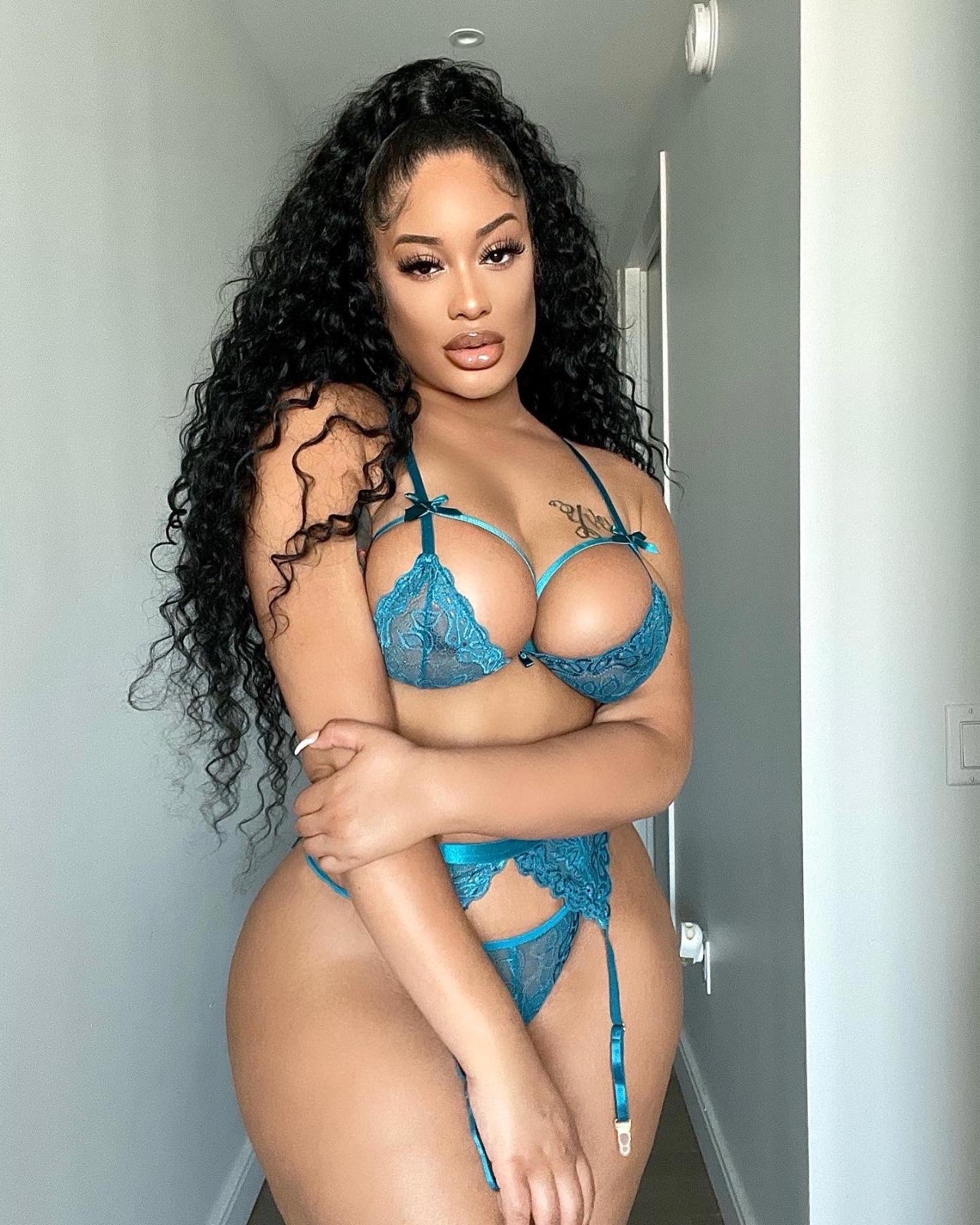 I’m a professional hooker and I’m independent available for out call and in call I’m a professional hooker and I’m independent available for out call and in call