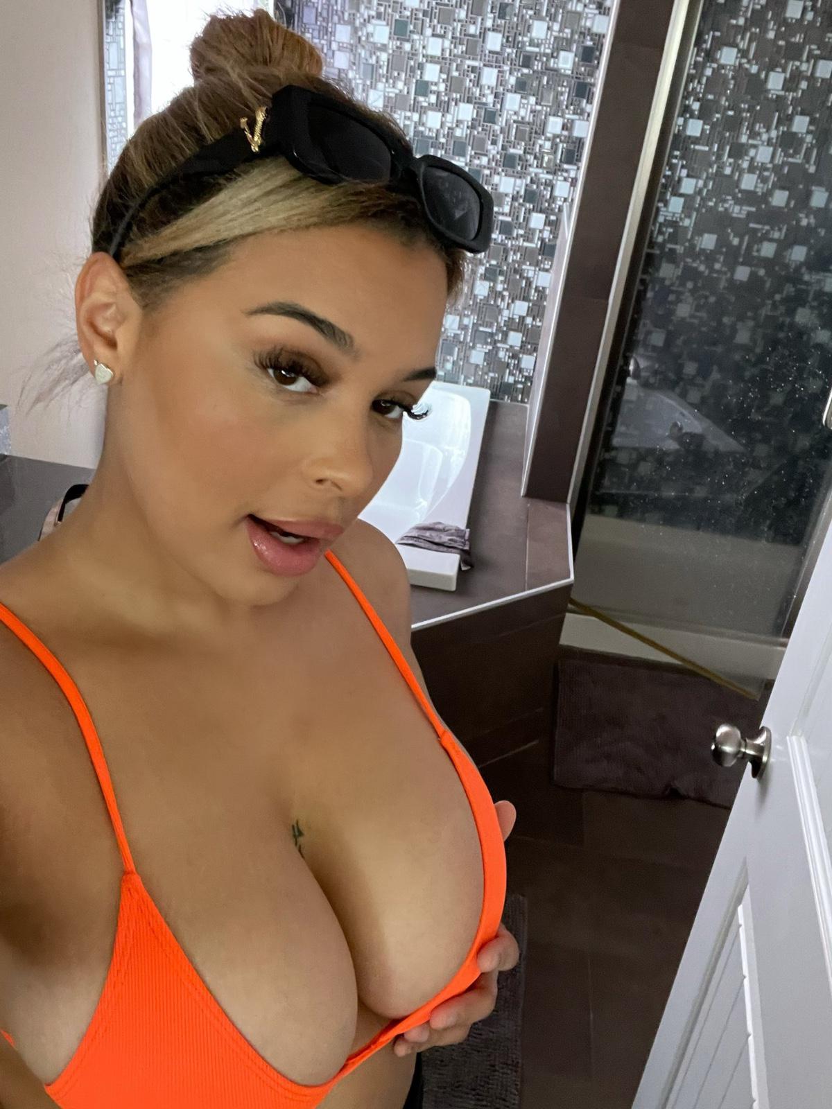 I’m available don’t hesitate to hit me up on Snapchat 👻@ big_bhangz I’m available don’t hesitate to hit me up on Snapchat 👻@ big_bhangz