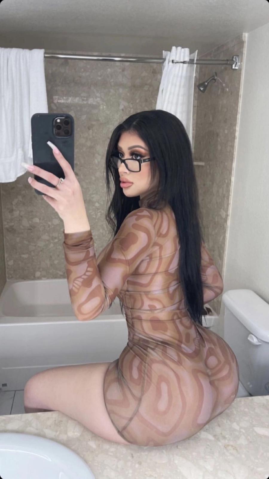 Escort available for hookup Escort available for hookup