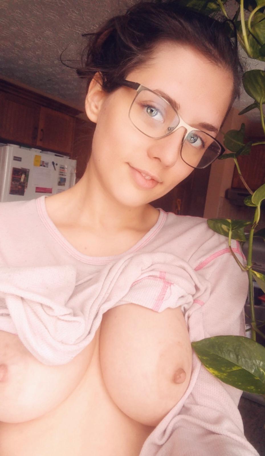 I'M AVAILABLE FOR BOTH INCALL AND OUTCALL SERVICE I'M AVAILABLE FOR BOTH INCALL AND OUTCALL SERVICE