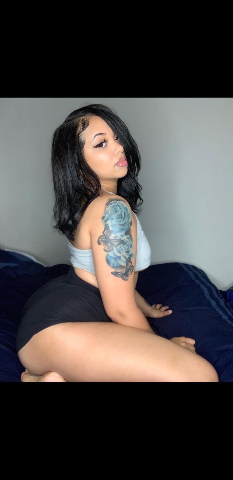 Wet pussy horny for hot sex ๐
 Wet pussy horny for hot sex ๐