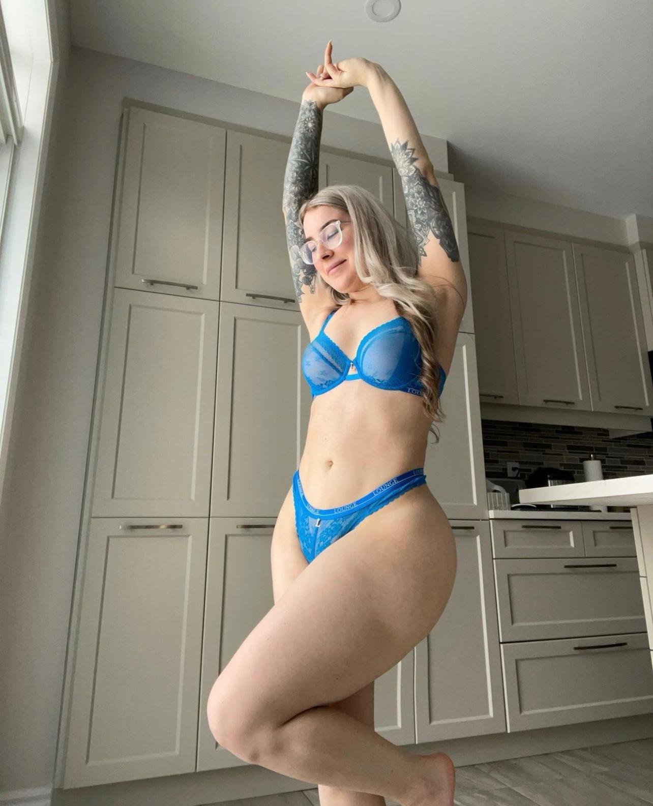 I’m down and ready to fuck 💦🍆 I’m down and ready to fuck 💦🍆