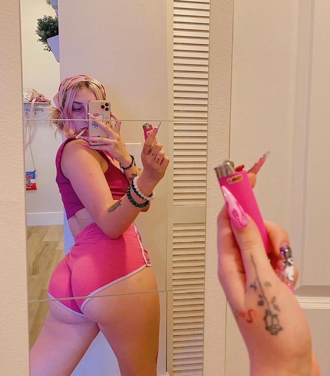 I’m a professional hooker and I’m independent available for out call and in call I’m a professional hooker and I’m independent available for out call and in call