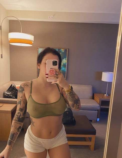 I’m available for hook up and massage I’m available for hook up and massage