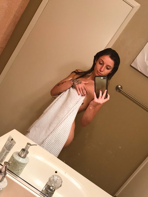 Wet pussy π¦π¦π₯΅ Wet pussy π¦π¦π₯΅