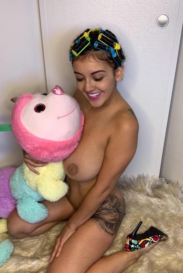 CITY GIRLS ESCORT BOOK SERVICES CITY GIRLS ESCORT BOOK SERVICES