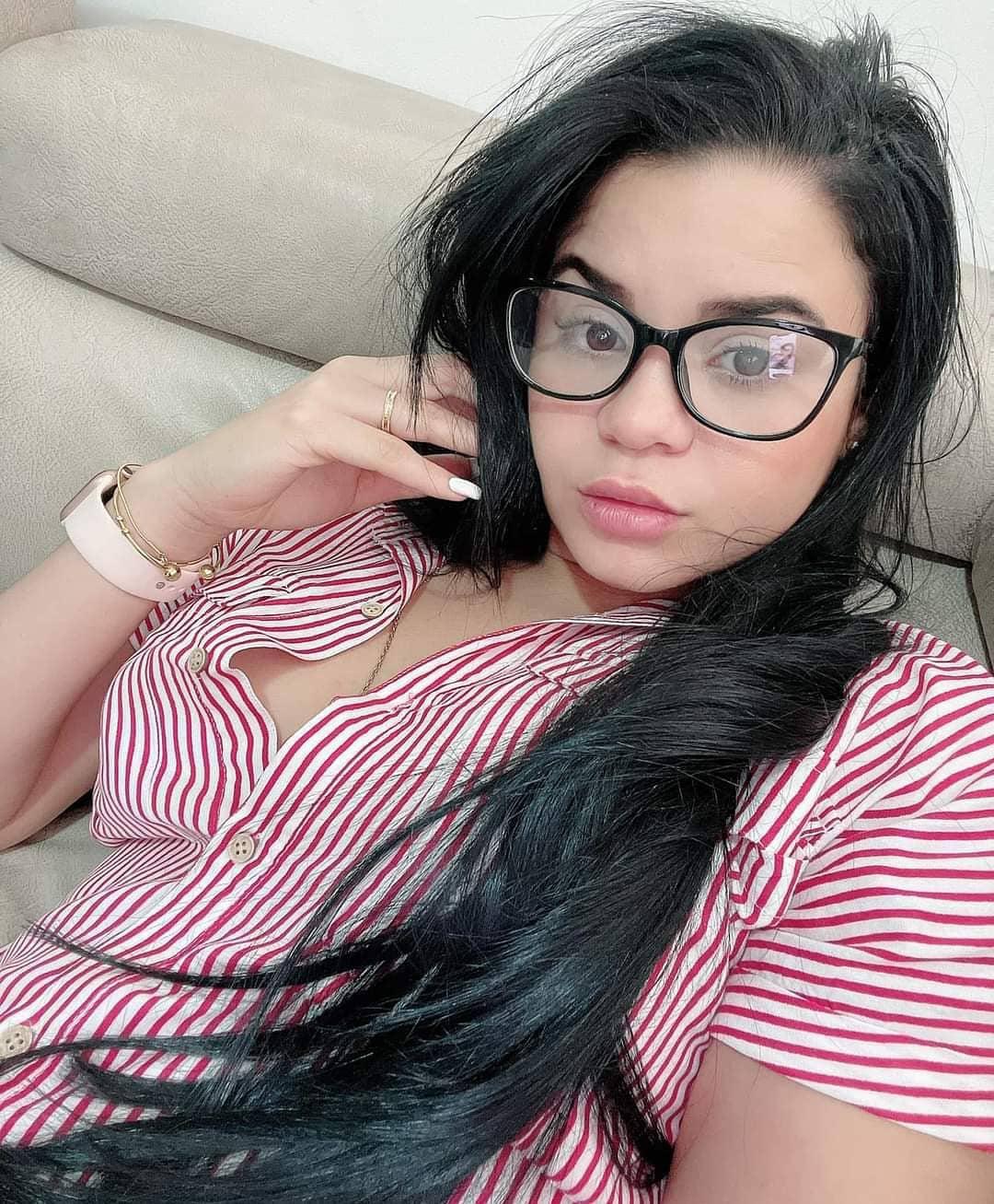 Chica sexy y caliente disponible Chica sexy y caliente disponible
