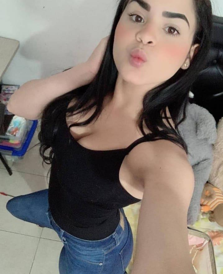 Chica sexy y caliente disponible Chica sexy y caliente disponible