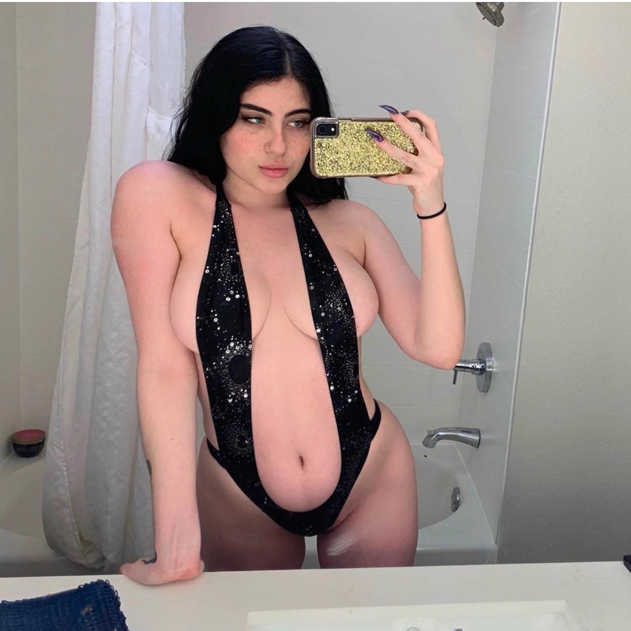 Hot🤤and ready to be fucked😋🍆💦 Hot🤤and ready to be fucked😋🍆💦