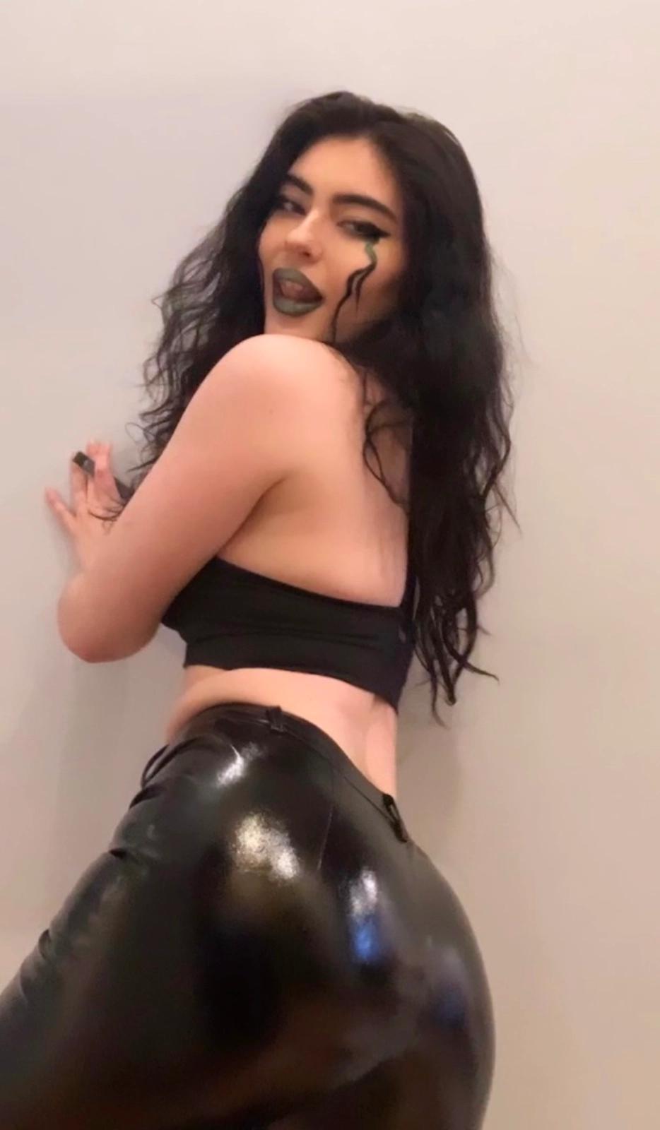 Hot🤤and ready to be fucked😋🍆💦 Hot🤤and ready to be fucked😋🍆💦