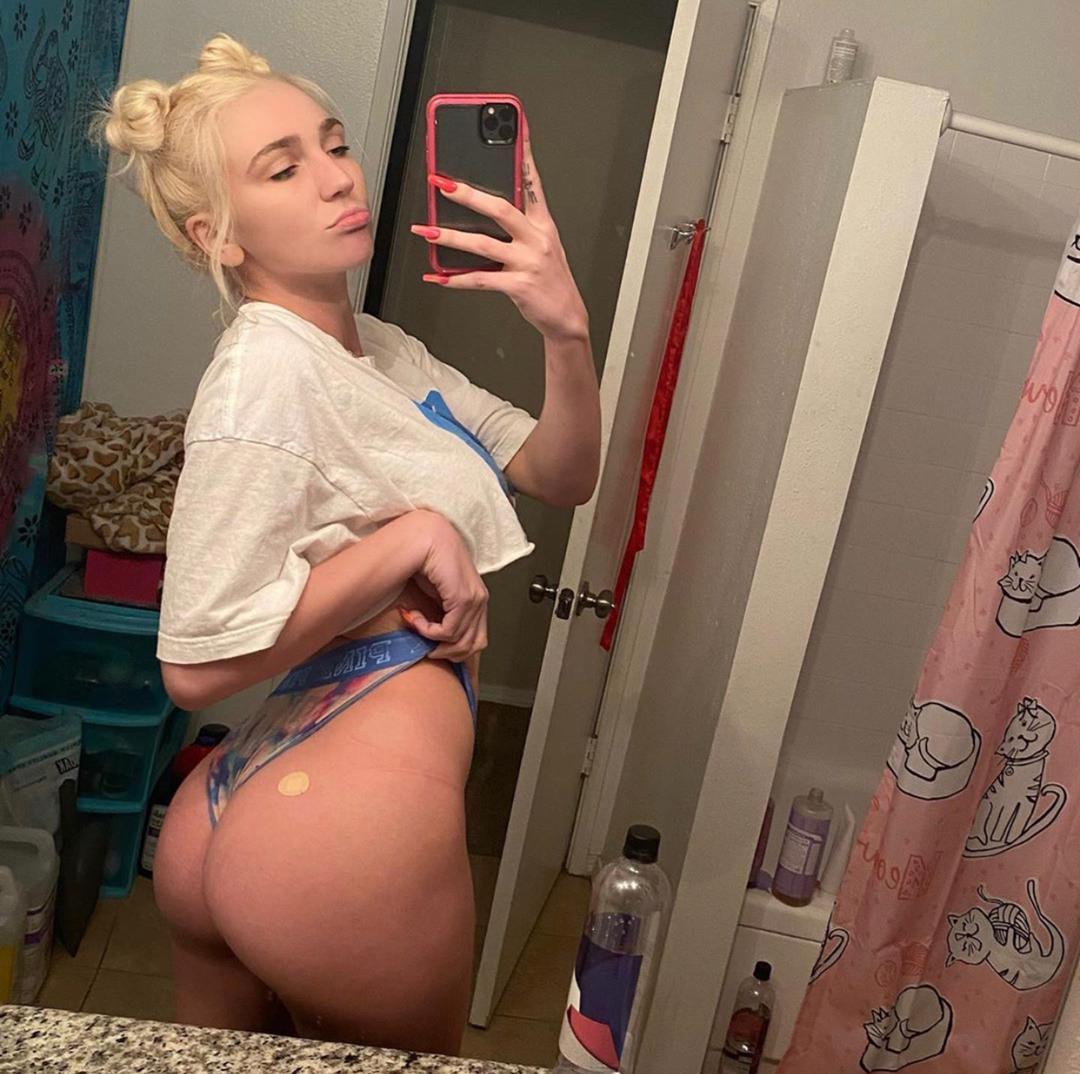 DOWN TO HOOKUP ANYTIME 🍑❤️ DOWN TO HOOKUP ANYTIME 🍑❤️