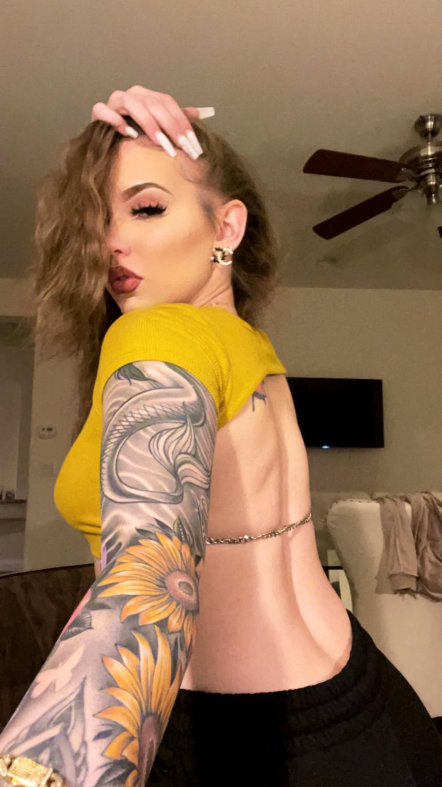 Escort available for hook up Escort available for hook up