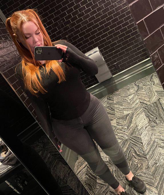 Available for hook up 💕 Available for hook up 💕
