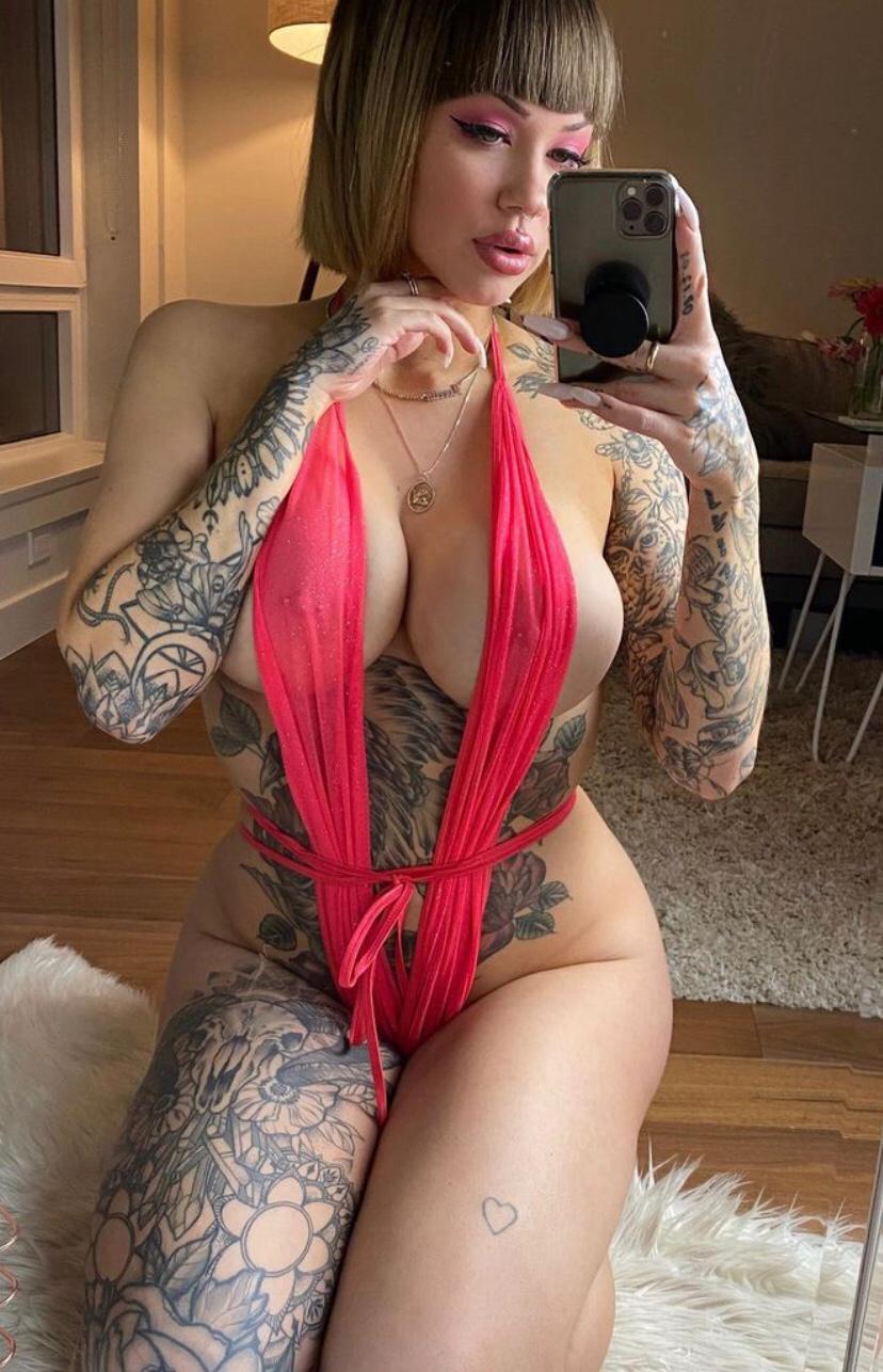 I’m hot and ready to be fucked😋🍆🍑 I’m hot and ready to be fucked😋🍆🍑