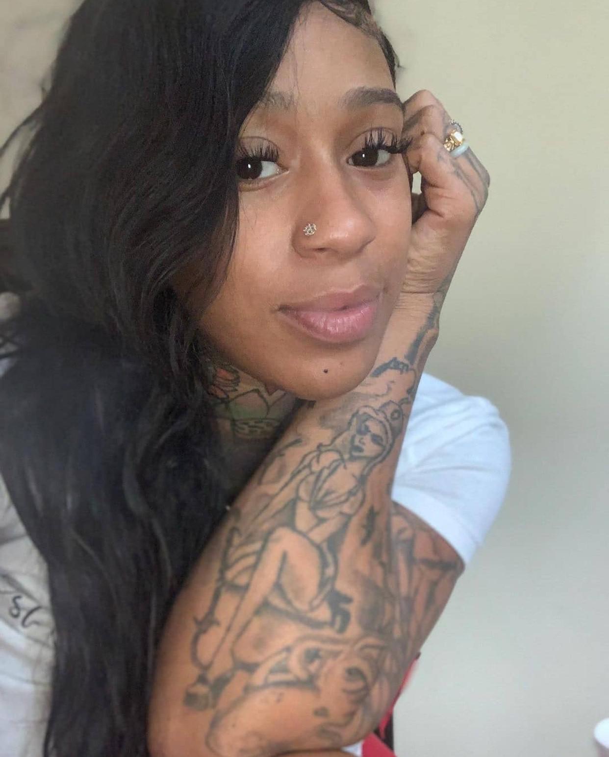 Naughty fat ass🍑💦 keisha available to offer my services all night. Naughty fat ass🍑💦 keisha available to offer my services all night.