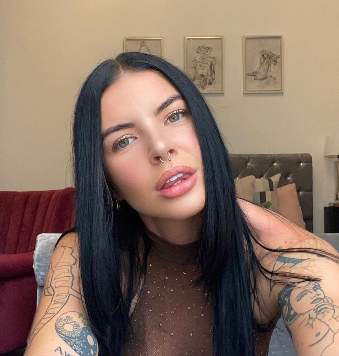 Your Girl next door available for hookup ππ¦ππ₯΅ Your Girl next door available for hookup ππ¦ππ₯΅