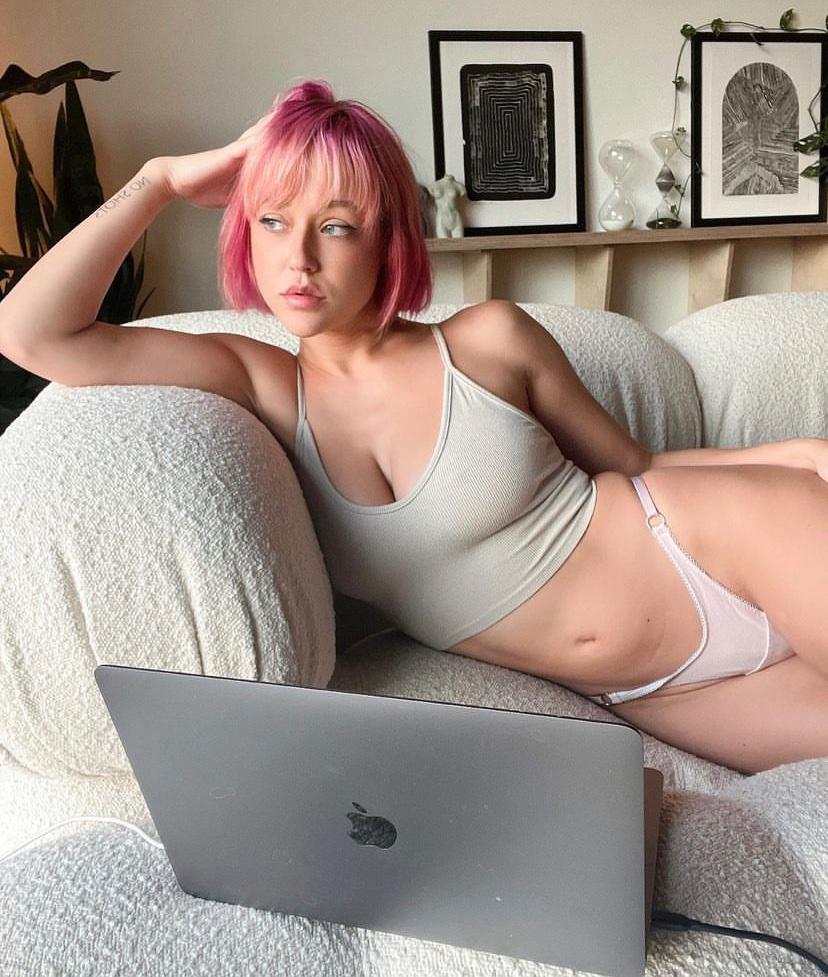 I’m available for hookup I’m independent And a professional hooker I’m available for hookup I’m independent And a professional hooker