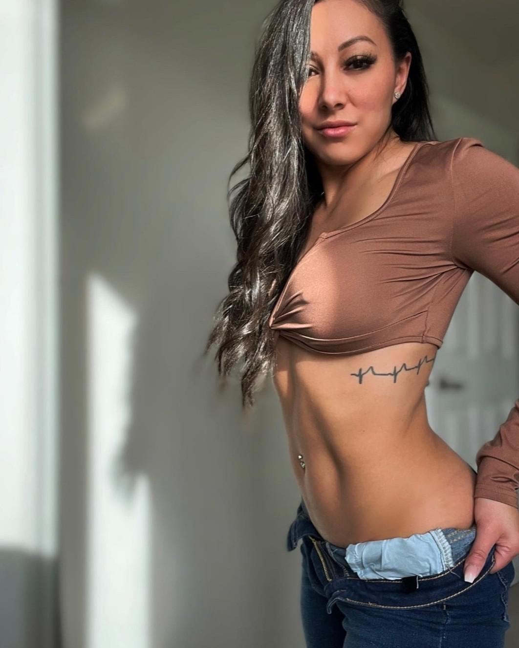 Escort available for hook up Escort available for hook up