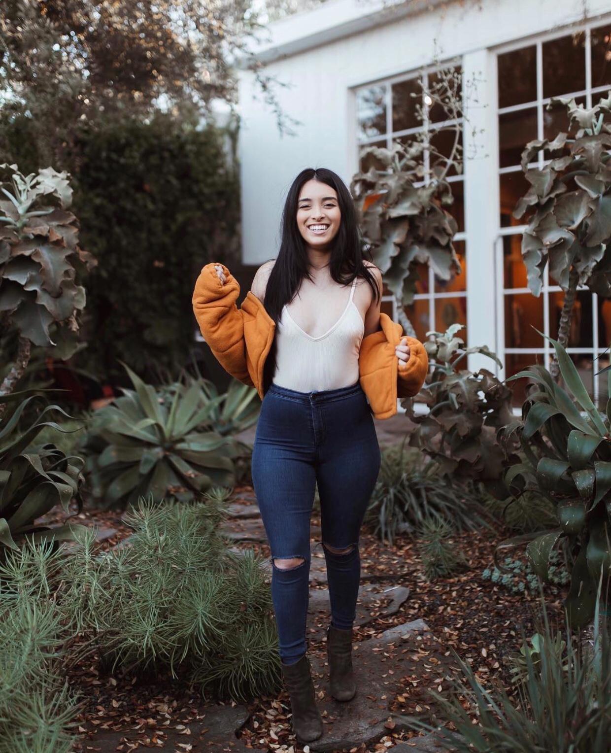 I'M AVAILABLE FOR BOTH INCALL AND OUTCALL SERVICE I'M AVAILABLE FOR BOTH INCALL AND OUTCALL SERVICE