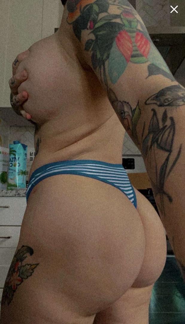 Wet pussy hereš„°. Available for fun now Wet pussy hereš„°. Available for fun now