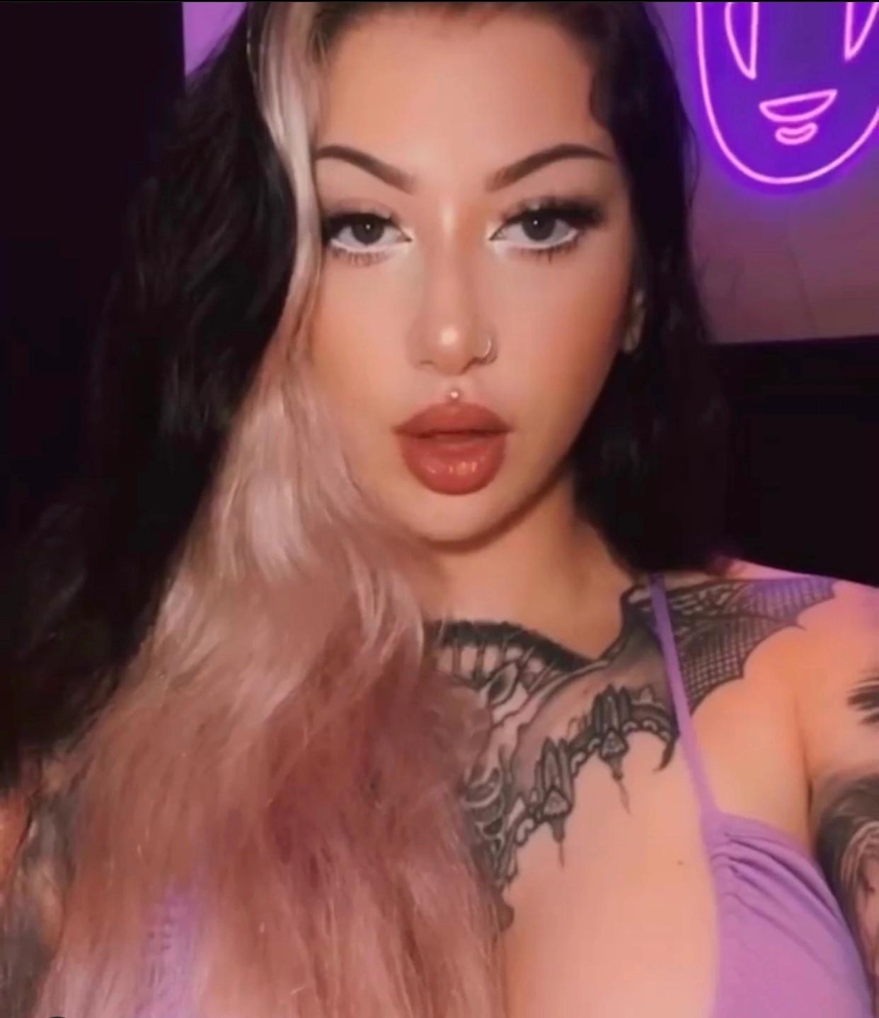 Escort available for hookup Escort available for hookup