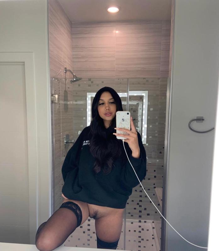 Add me onSnapchat for live camera and video chat 😍: alliyah_h7565