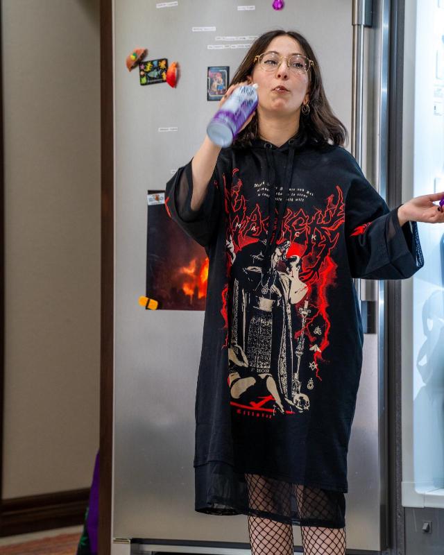 Read my PROFILE! Payment in person( gift cards only)